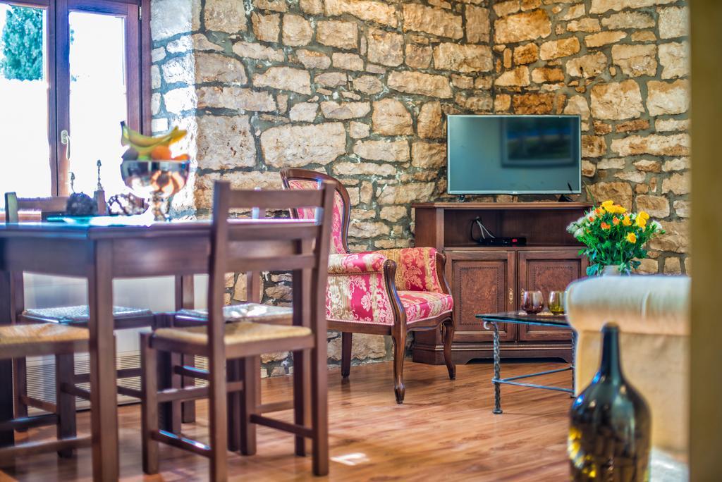 Aparthotel Katalyma 828 Kanfanar Ngoại thất bức ảnh